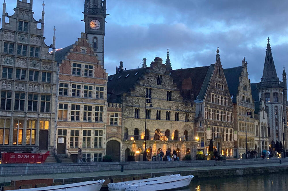 Foto van Gent met grachtenpanden